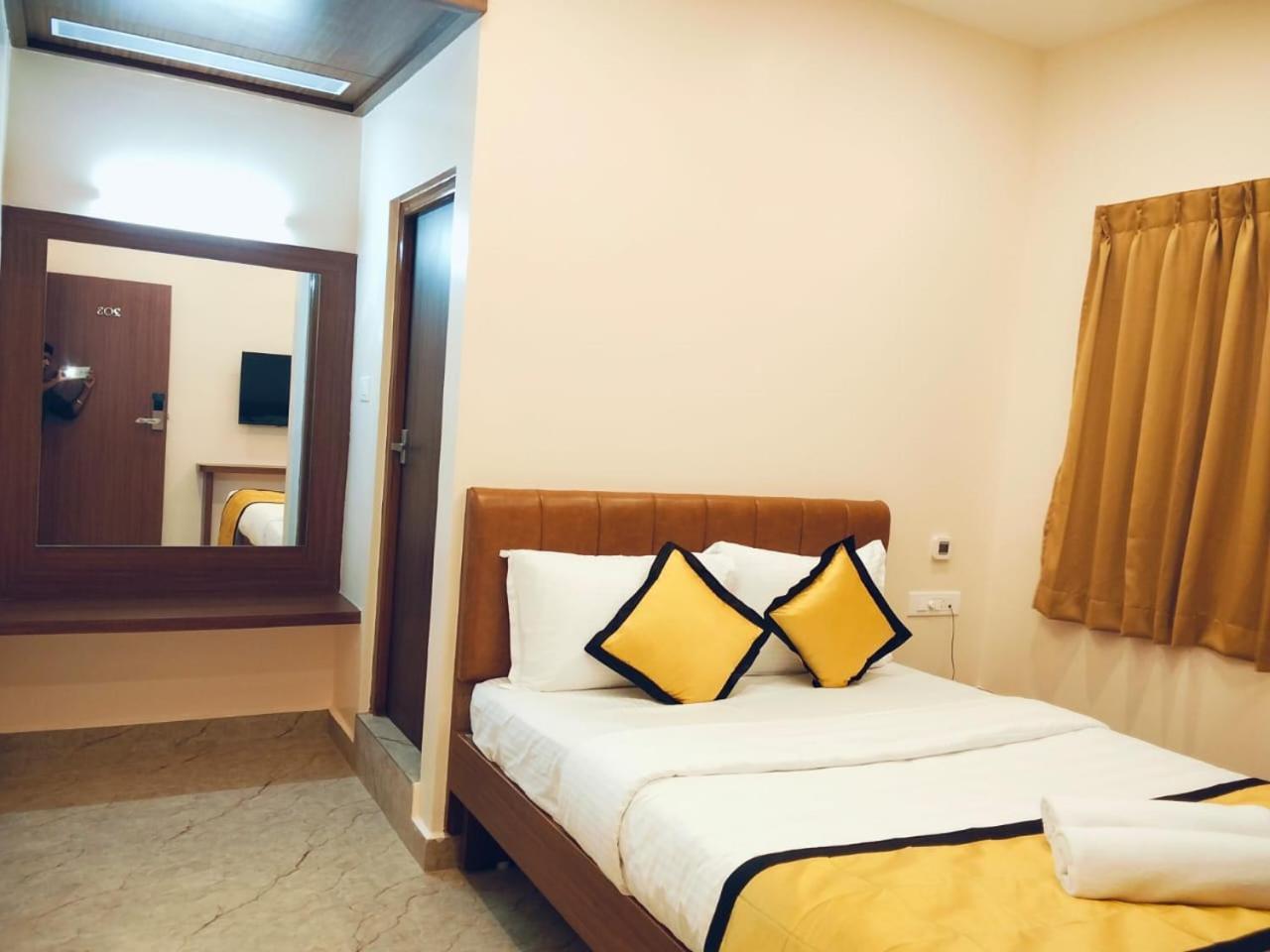 Uj Pallazzio - Business Class Luxury Hotel Tiruvannāmalai Eksteriør bilde